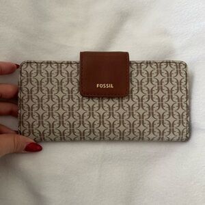 Fossil Beige and Brown Logo Continental Wallet
